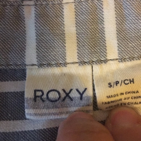 Button down Roxy top - Picture 2 of 3